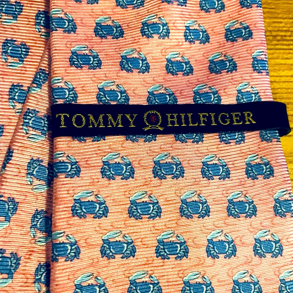 NWT Tommy Hilfiger Pink and Blue Crab Tie funky groovy high class tie!